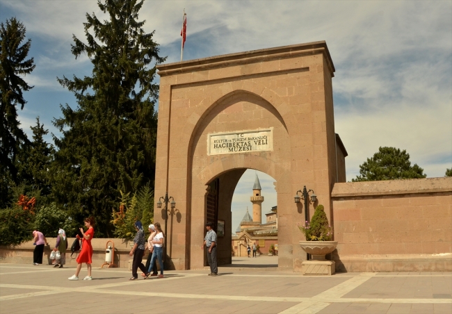 Hoşgörünün merkezi Hacı Bektaşi Veli Külliyesi'ne yoğun ilgi